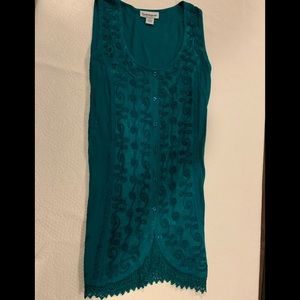 SERENGETI SLEEVELESS DRESSY TOP SIZE M